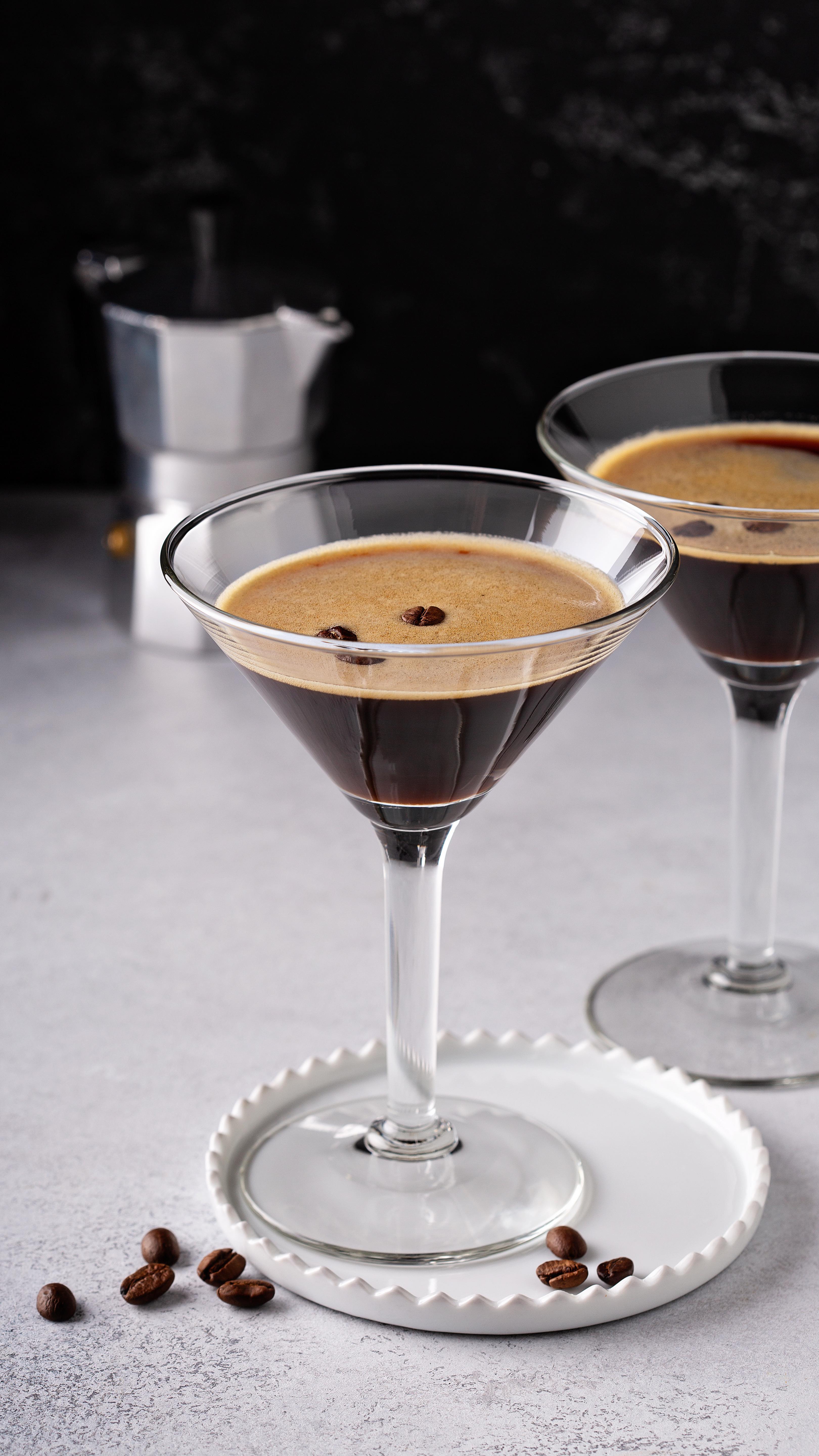 "Mixing it Up" with Robert Nieves...The Espresso Martini

Chilled, creamy, and caffeinated, the famous Espresso Martini fulfills every coffee lover's dream. Tune in as ELITE Mixologist Robert Nieves shows us how to create this perfect after-dinner or pre-party cocktail with only a few ingredients.

#espressomartini#espresso#coffee#alcoholicdrinks#cocktail#alcohol#hardliquor#rum#caffeine#mixology#mixologyguide#mixologyart