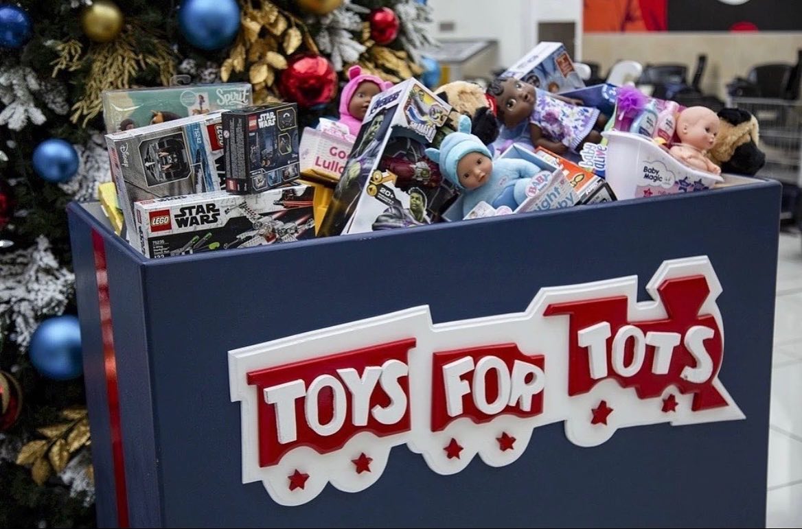 For seven years, ELITE has supported The Marine Toys for Tots Foundation and its mission to bring joy to the lives of less fortunate children for Christmas through the gift of new, unwrapped toys.

Drop-off boxes are currently located at ELITE properties across the five boroughs for our members' donations.

If you wish to participate, click the link in our bio to donate to the Toys for Tots Virtual Toy Box!

#elitesgiving#eliteamenity#toysfortots#toysfortots2022#toys